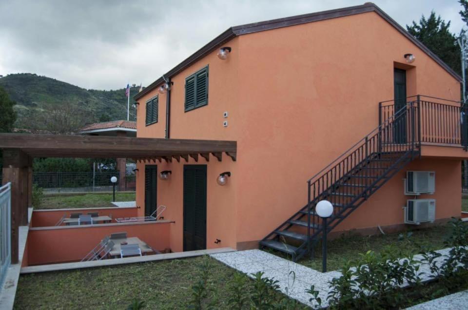 Baia Mazzaforno Cefalù Esterno foto
